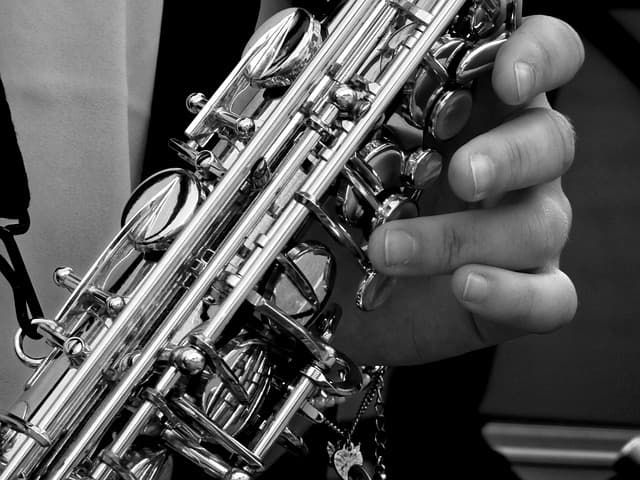 DJ + Saxo